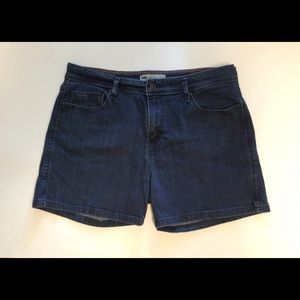 LEVI’S WOMEN’S SHORTS SIZE 12